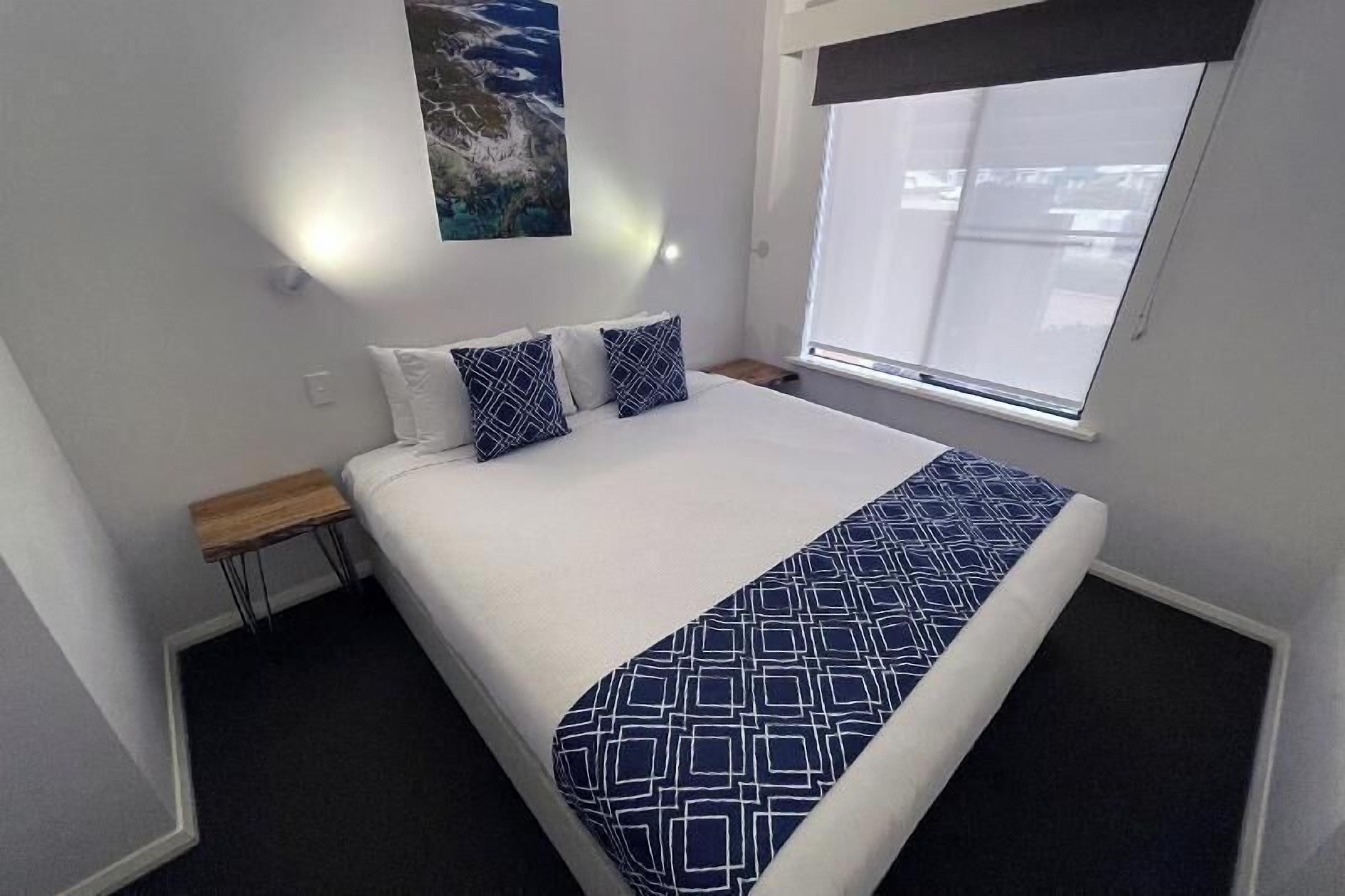 Zimmersafe, Bügeleisen/Bügelbrett, kostenloses WLAN, Bettwäsche