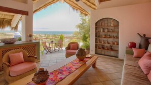 Premium bedding, blackout drapes, iron/ironing board (on request) - Villa Bella Bed & Breakfast (La Cruz de Huanacaxtle)