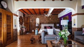 Junior Suite | Living room | TV - Villa Bella Bed & Breakfast (La Cruz de Huanacaxtle)