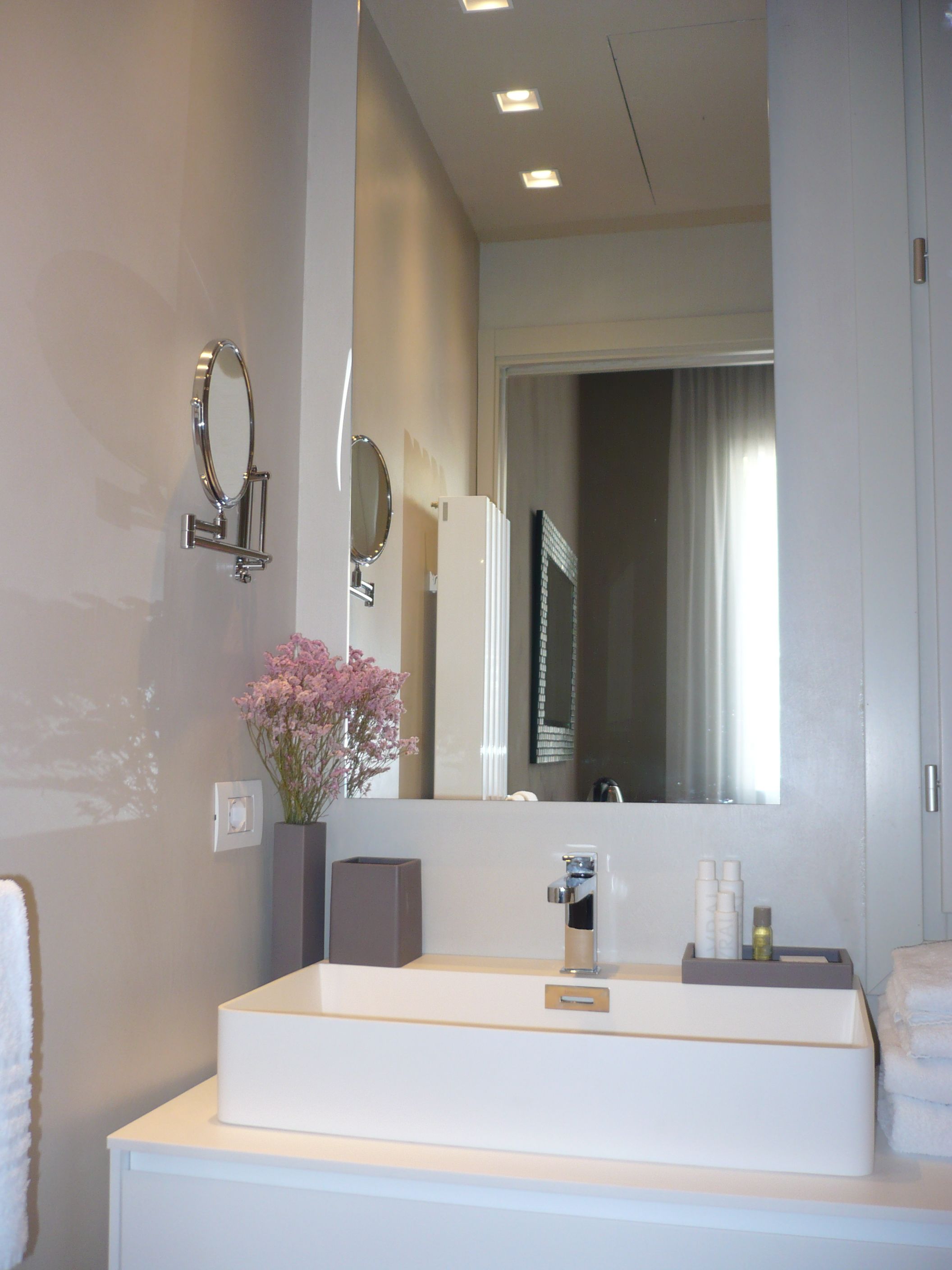 rainfall showerhead, hair dryer, bidet, towels