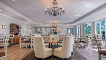 2 restaurants, breakfast served