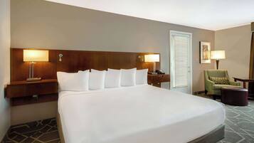 Deluxe Room, 1 King Bed, Non Smoking, Golf View | Hypo-allergenic bedding, desk, iron/ironing board, free WiFi