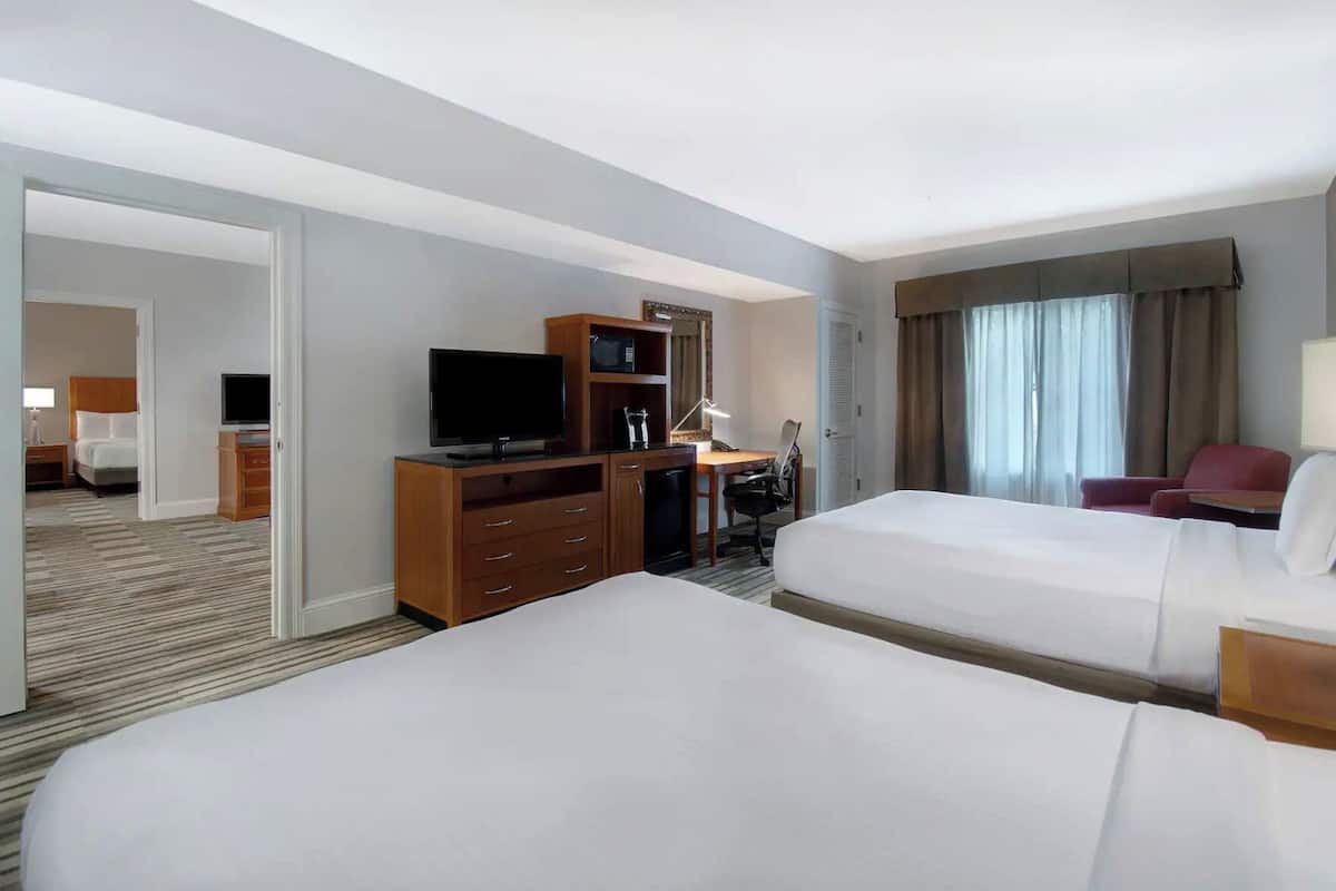 Hypo-allergenic bedding available, desk, iron/ironing board, WiFi (free)