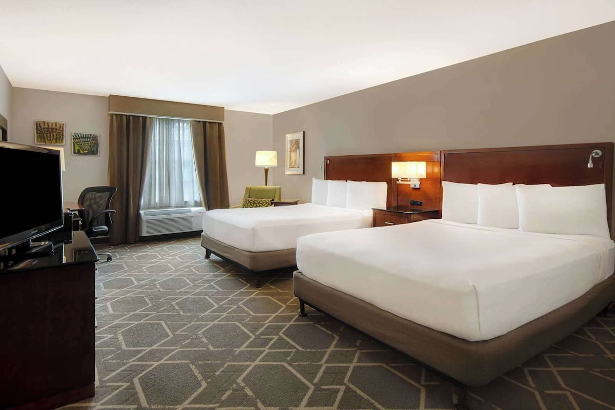 Hypo-allergenic bedding available, desk, iron/ironing board, WiFi (free)