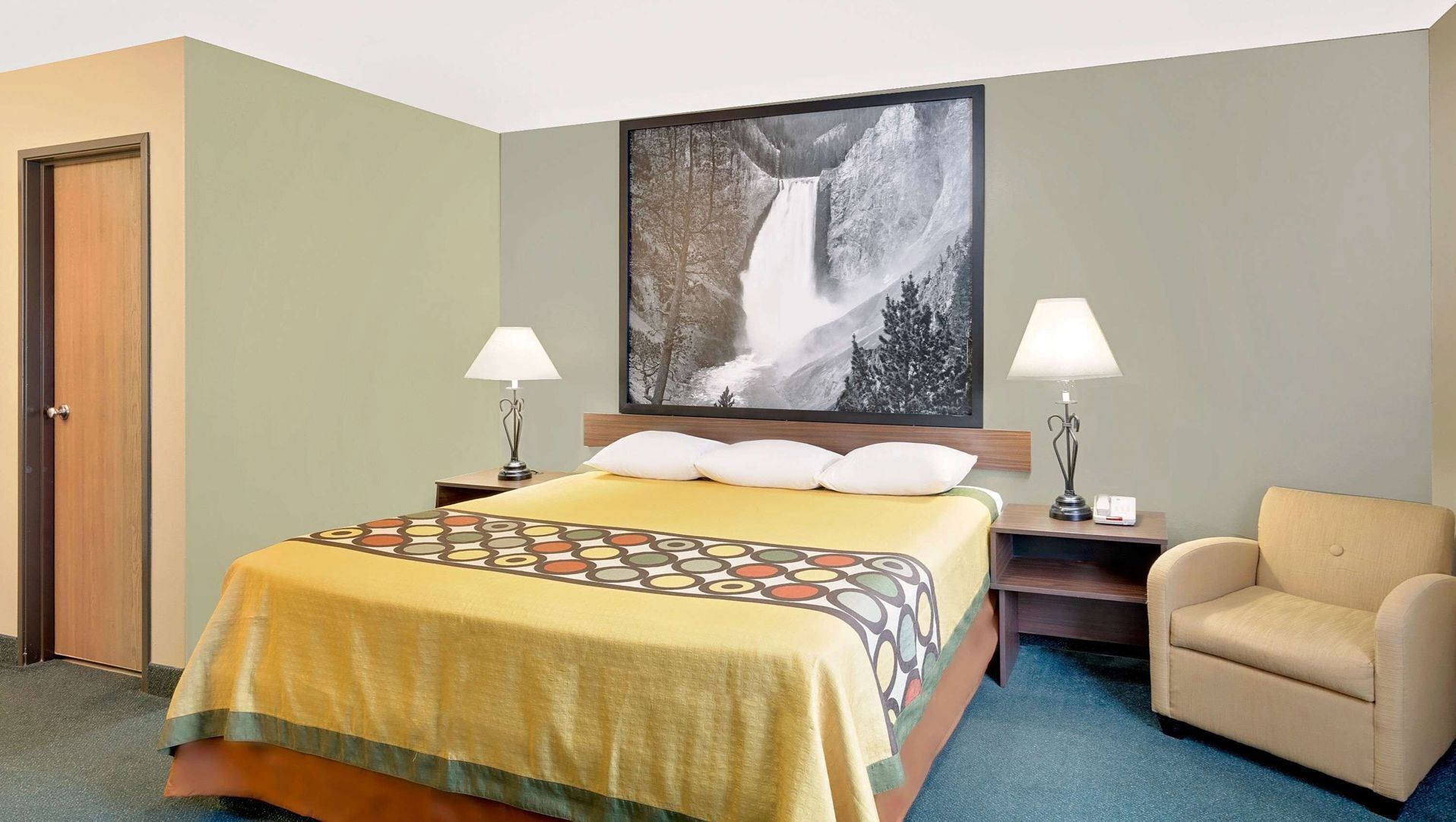 Hypo-allergenic bedding, in-room safe, desk, laptop workspace
