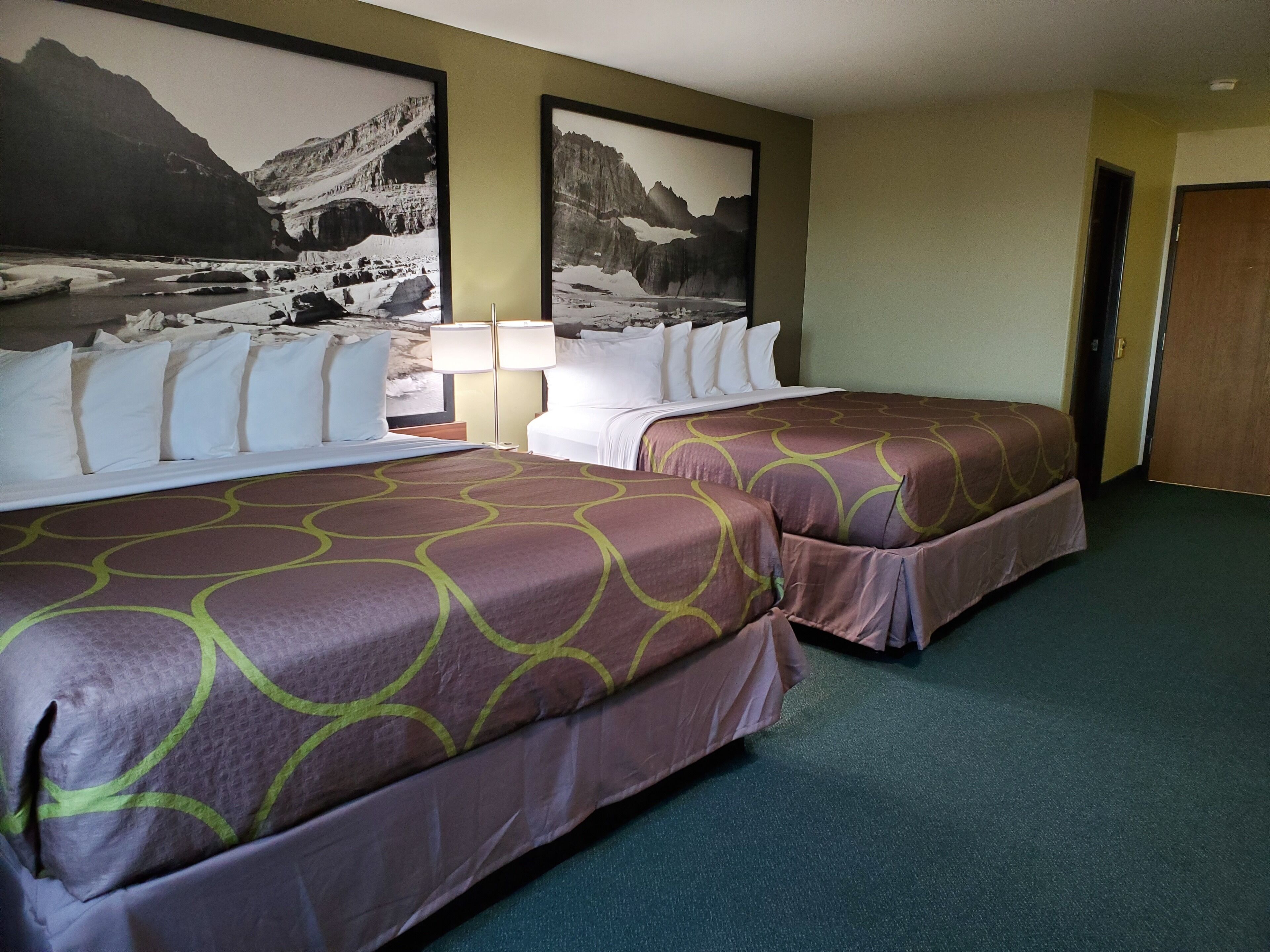 Literie hypoallergénique, coffres-forts dans les chambres, bureau