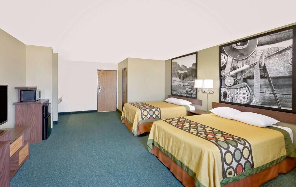 Hypo-allergenic bedding, in-room safe, desk, laptop workspace