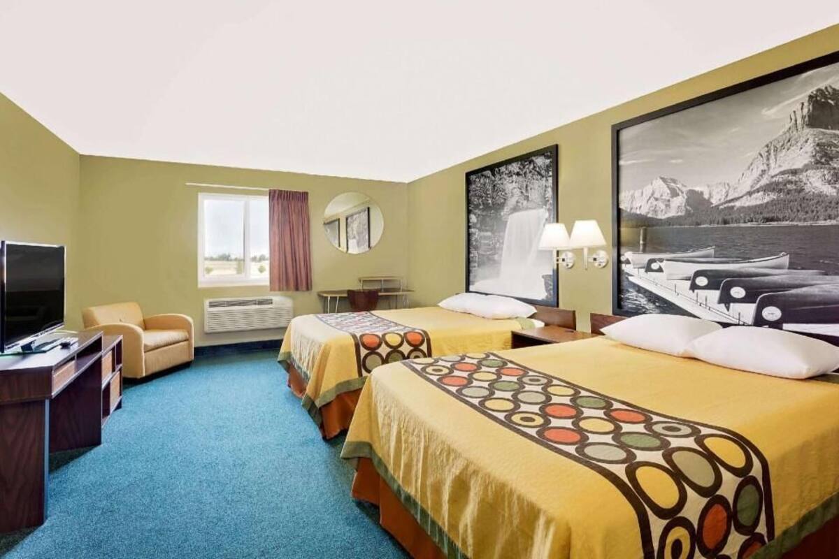 Hypo-allergenic bedding, in-room safe, desk, laptop workspace