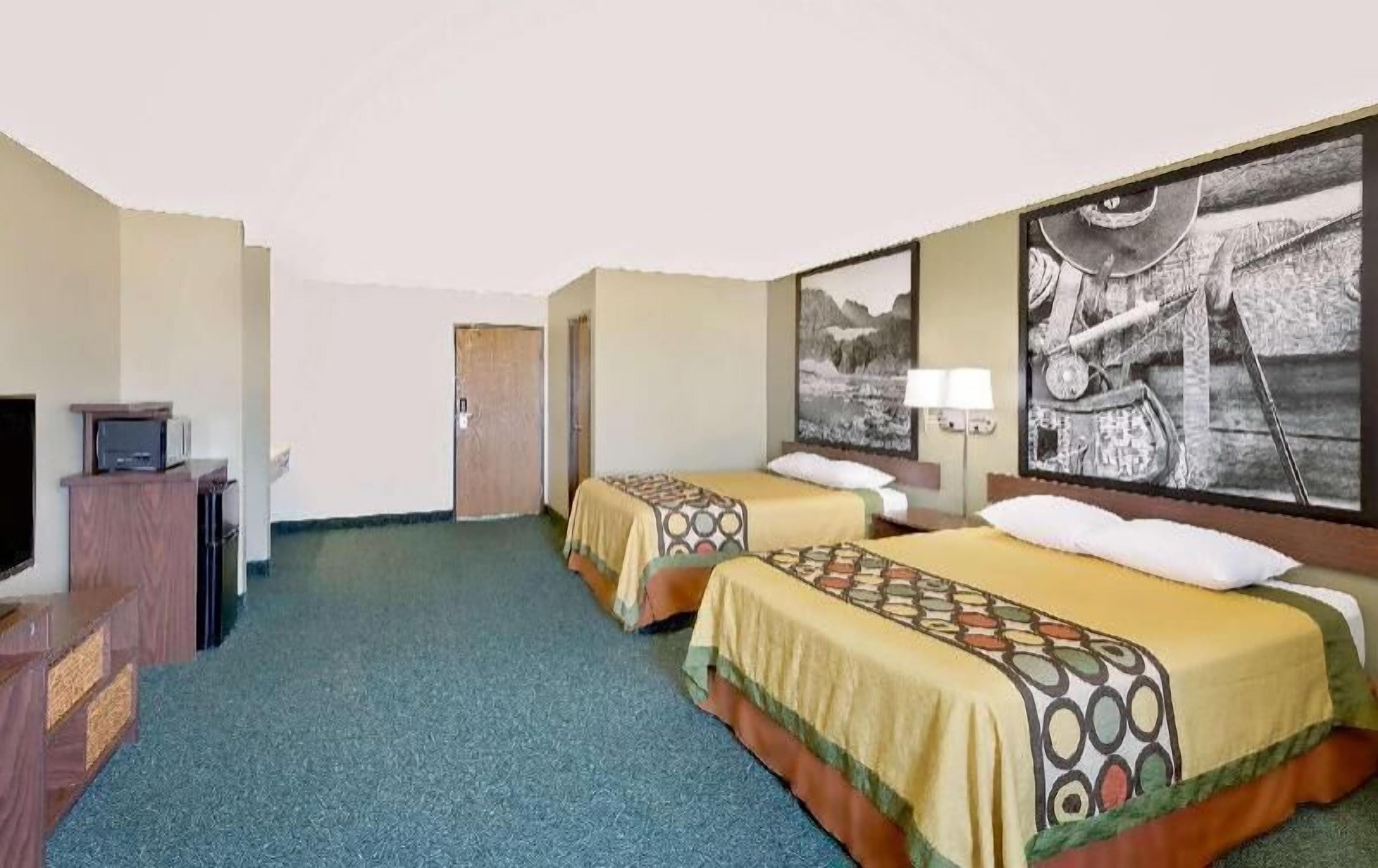 Hypo-allergenic bedding, in-room safe, desk, laptop workspace