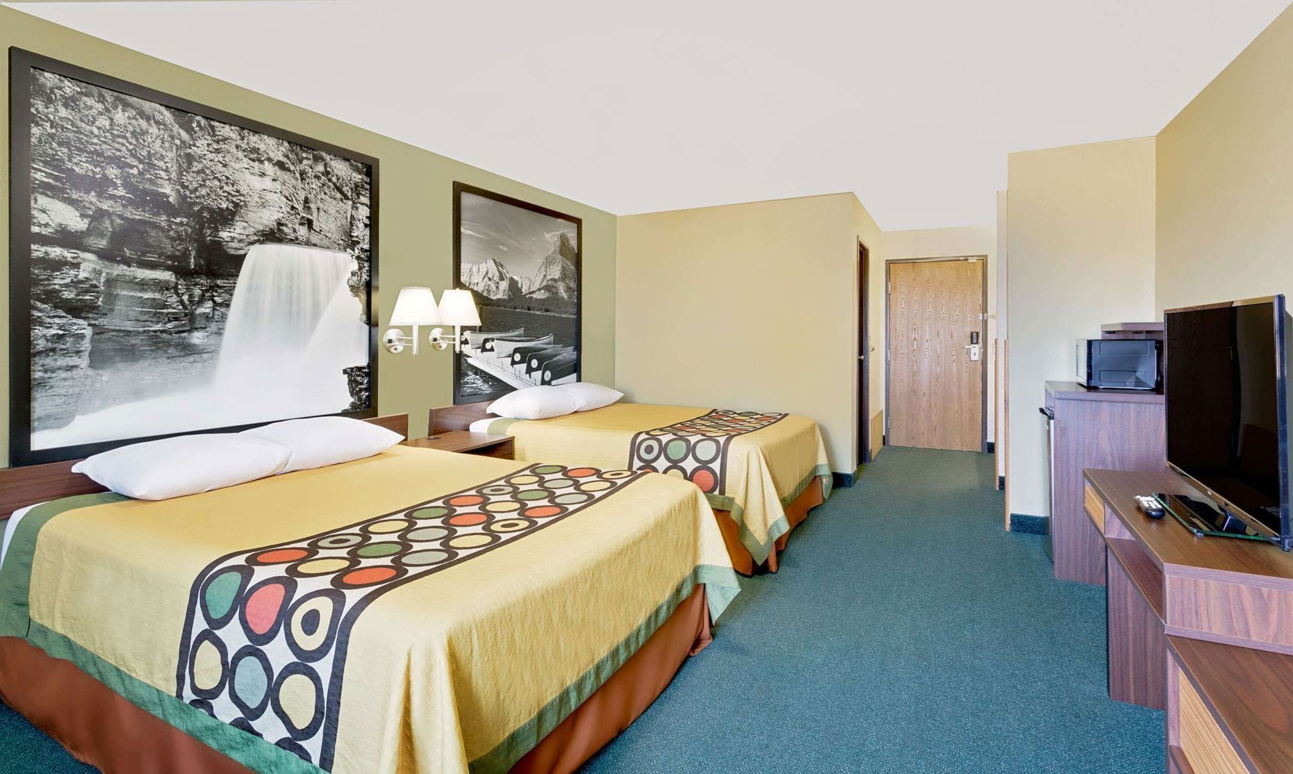 Hypo-allergenic bedding, in-room safe, desk, laptop workspace