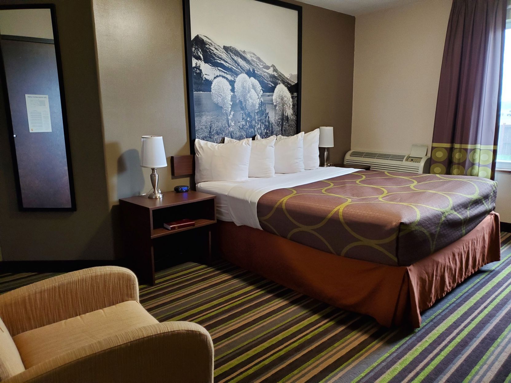 Hypo-allergenic bedding, in-room safe, desk, laptop workspace