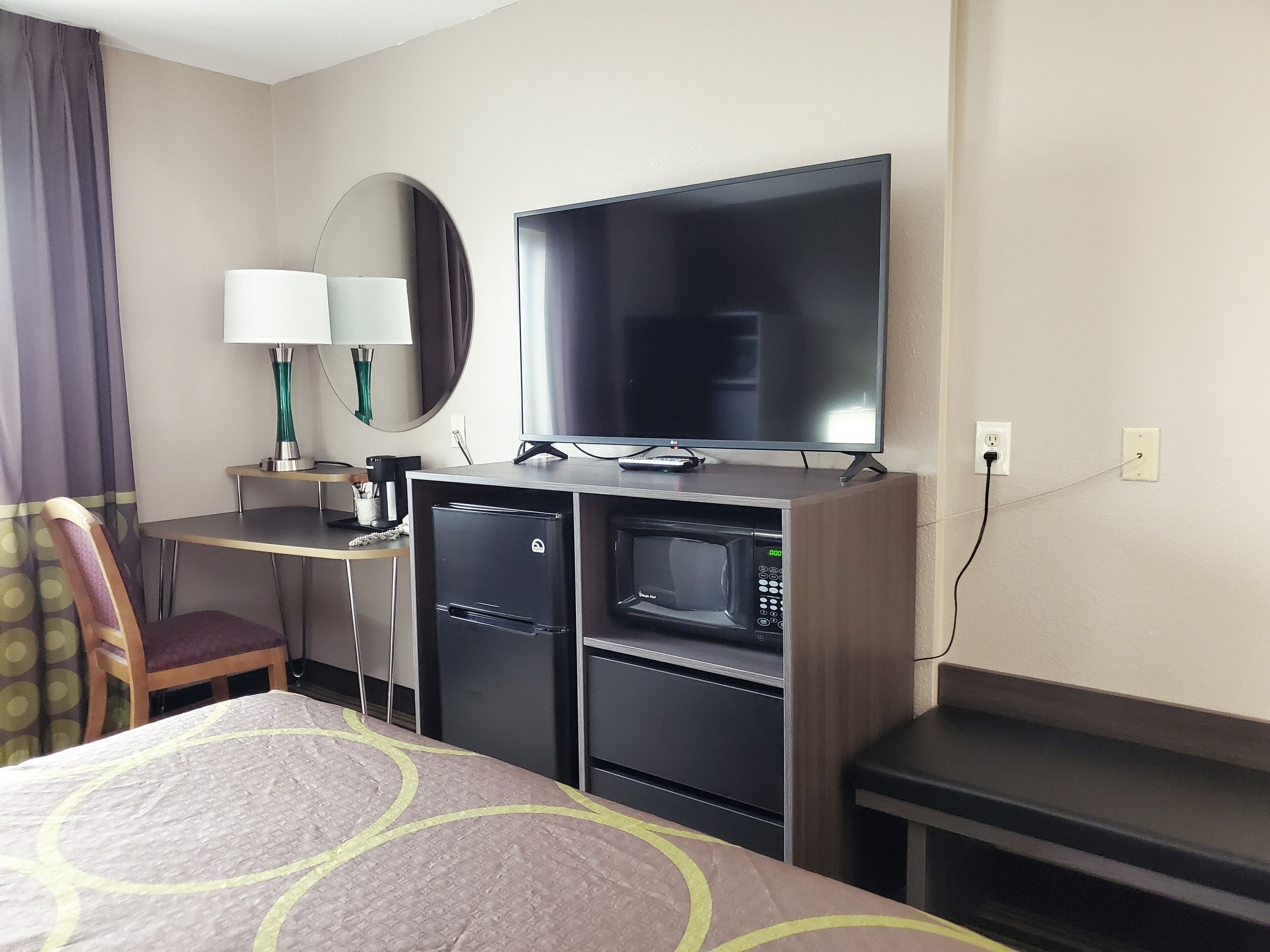 Literie hypoallergénique, coffres-forts dans les chambres, bureau