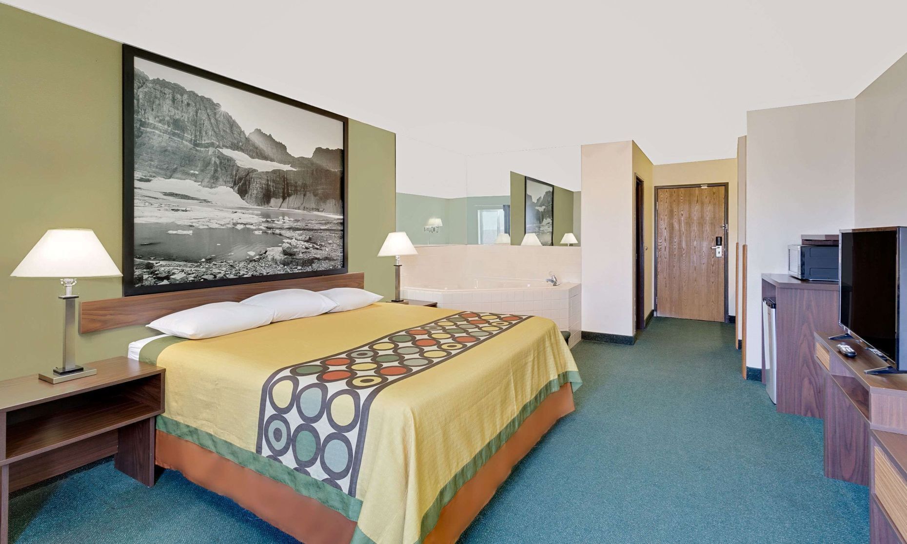 Hypo-allergenic bedding, in-room safe, desk, laptop workspace
