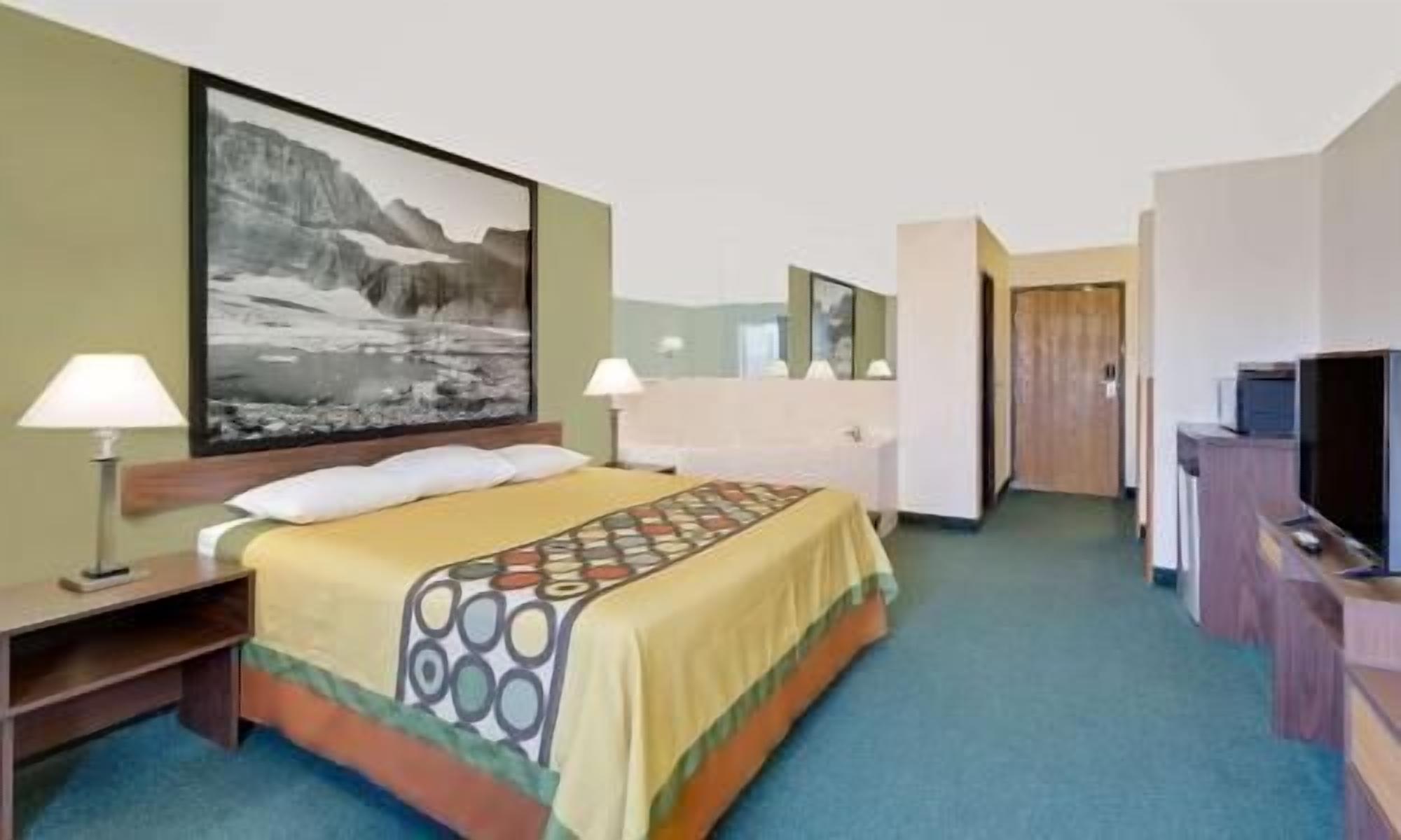 Hypo-allergenic bedding, in-room safe, desk, laptop workspace
