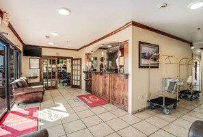 Lobby - Econo Lodge Lubbock I-27 (Lubbock)