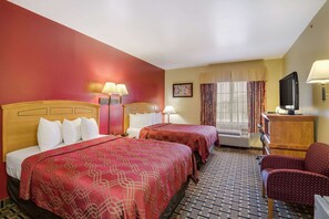 Desk, blackout curtains, iron/ironing board, rollaway beds - Econo Lodge Lubbock I-27 (Lubbock)