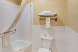 Desk, blackout curtains, iron/ironing board, rollaway beds - Econo Lodge Lubbock I-27 (Lubbock)