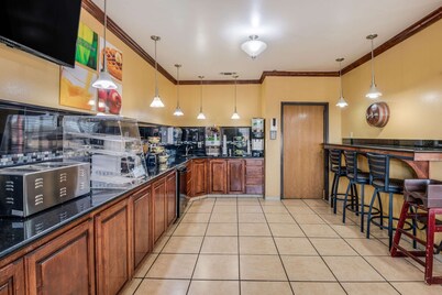 Econo Lodge Lubbock I-27