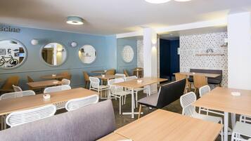 Buffet déjeuner (10 EUR par personne)