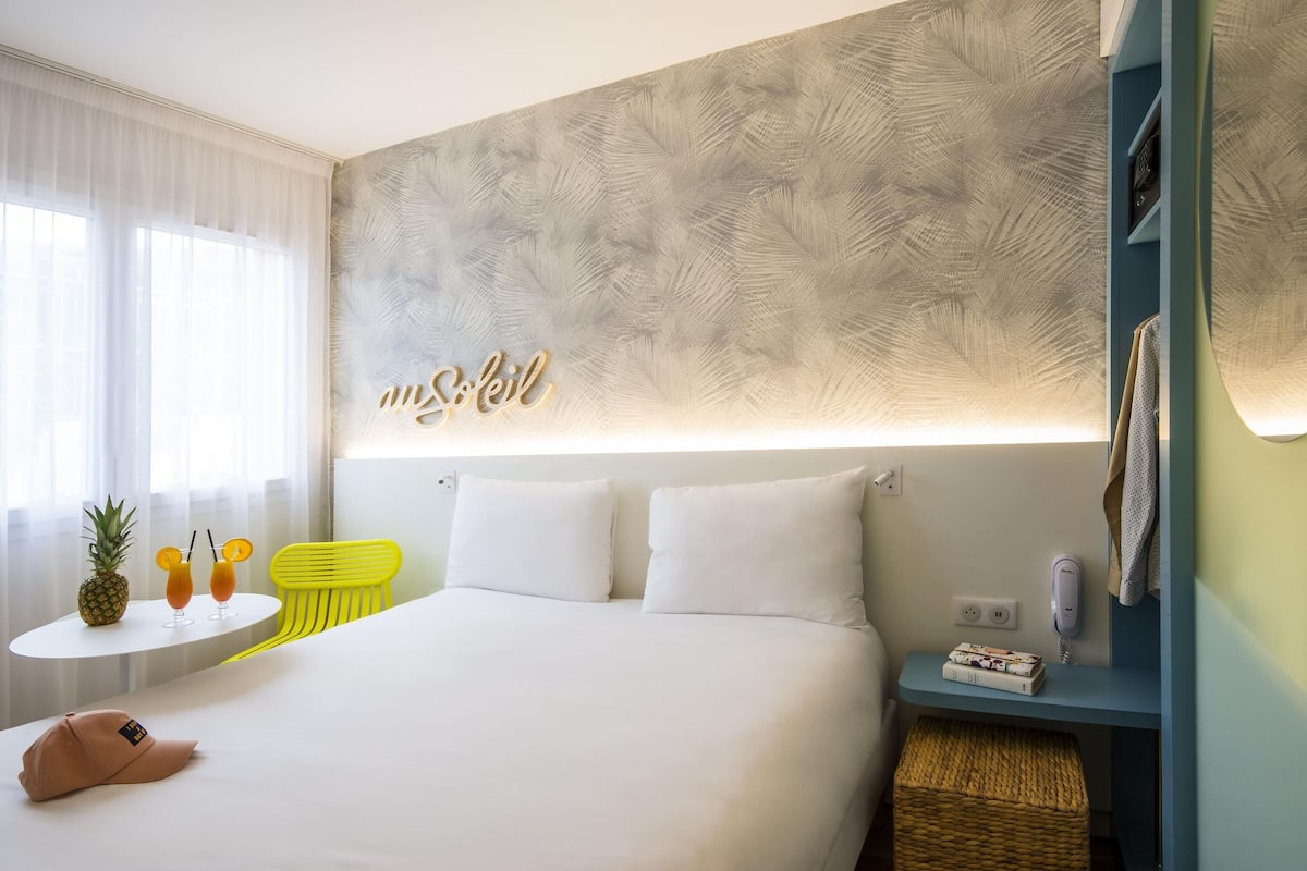 Standaard tweepersoonskamer, 1 tweepersoonsbed | Een kluis op de kamer, een bureau, een laptopwerkplek