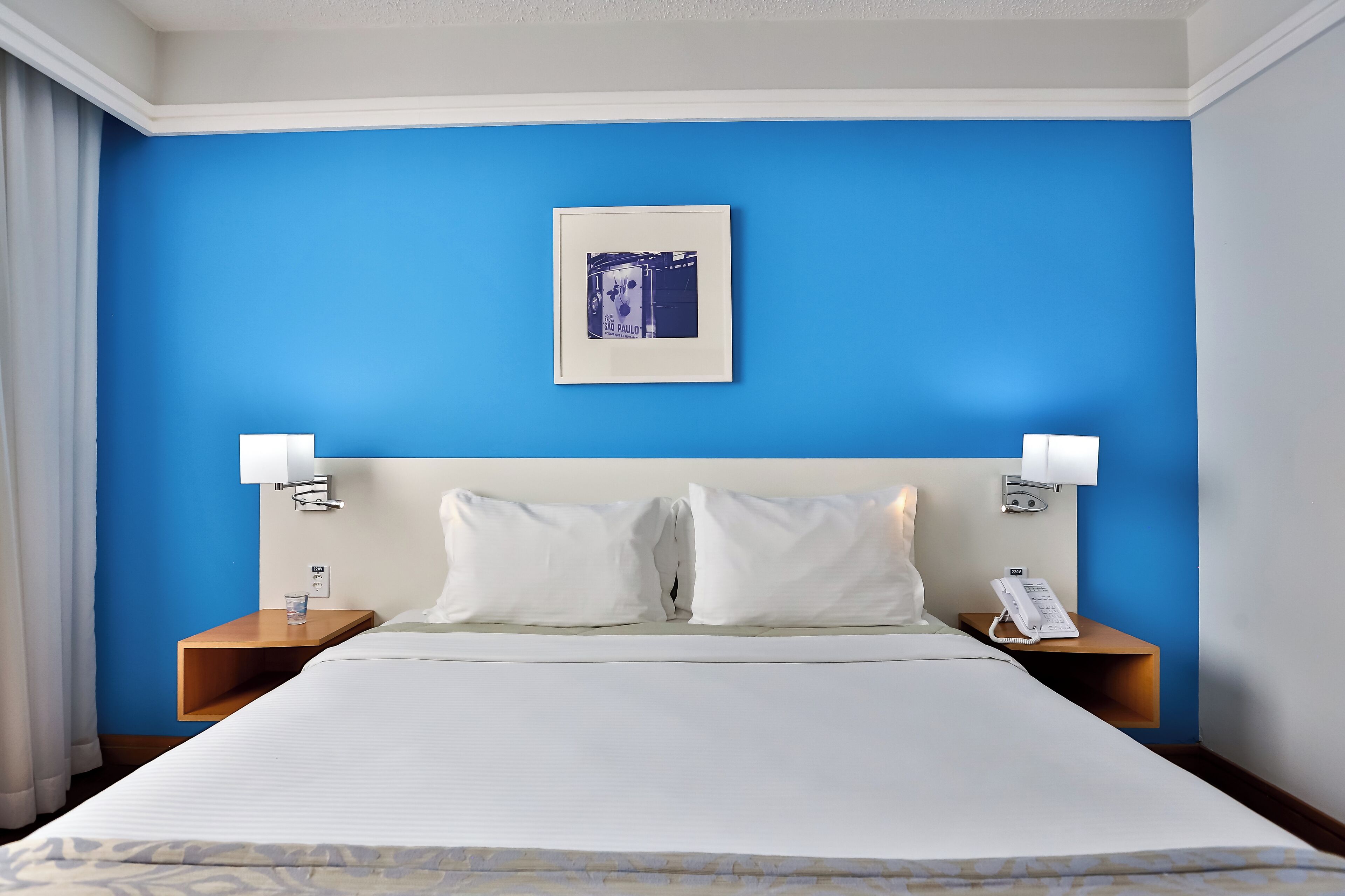 premium double room, mobility accessible | 1 bedroom, minibar, in-room safe, desk