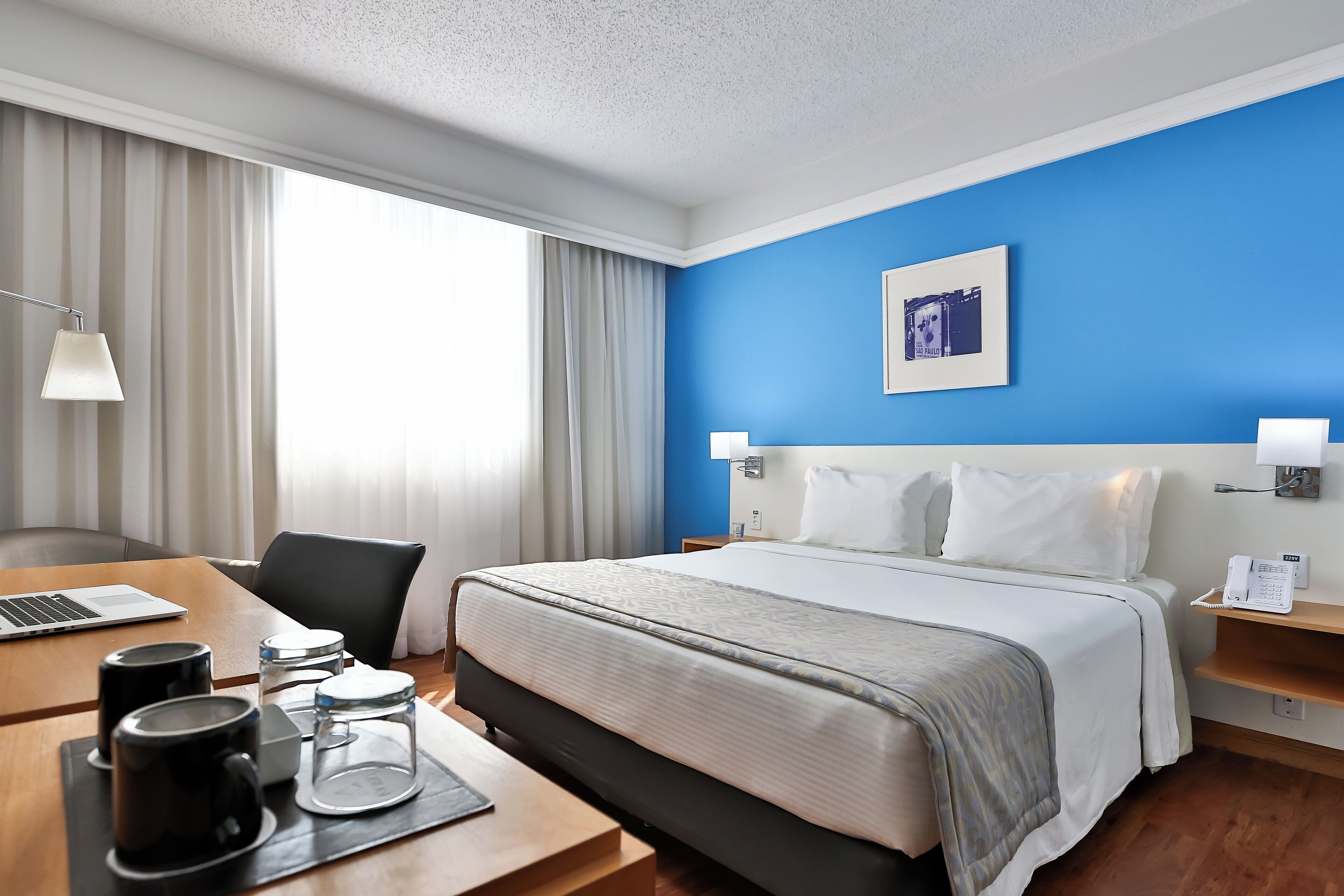 premium double room, mobility accessible | 1 bedroom, minibar, in-room safe, desk