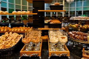 Free daily buffet breakfast