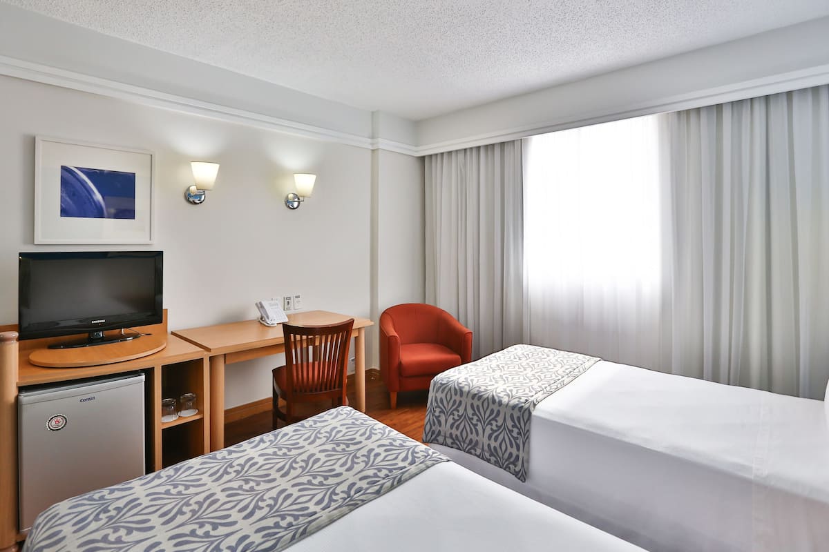 Superior Twin Room, 2 Twin Beds | Minibar, in-room safe, desk, blackout drapes