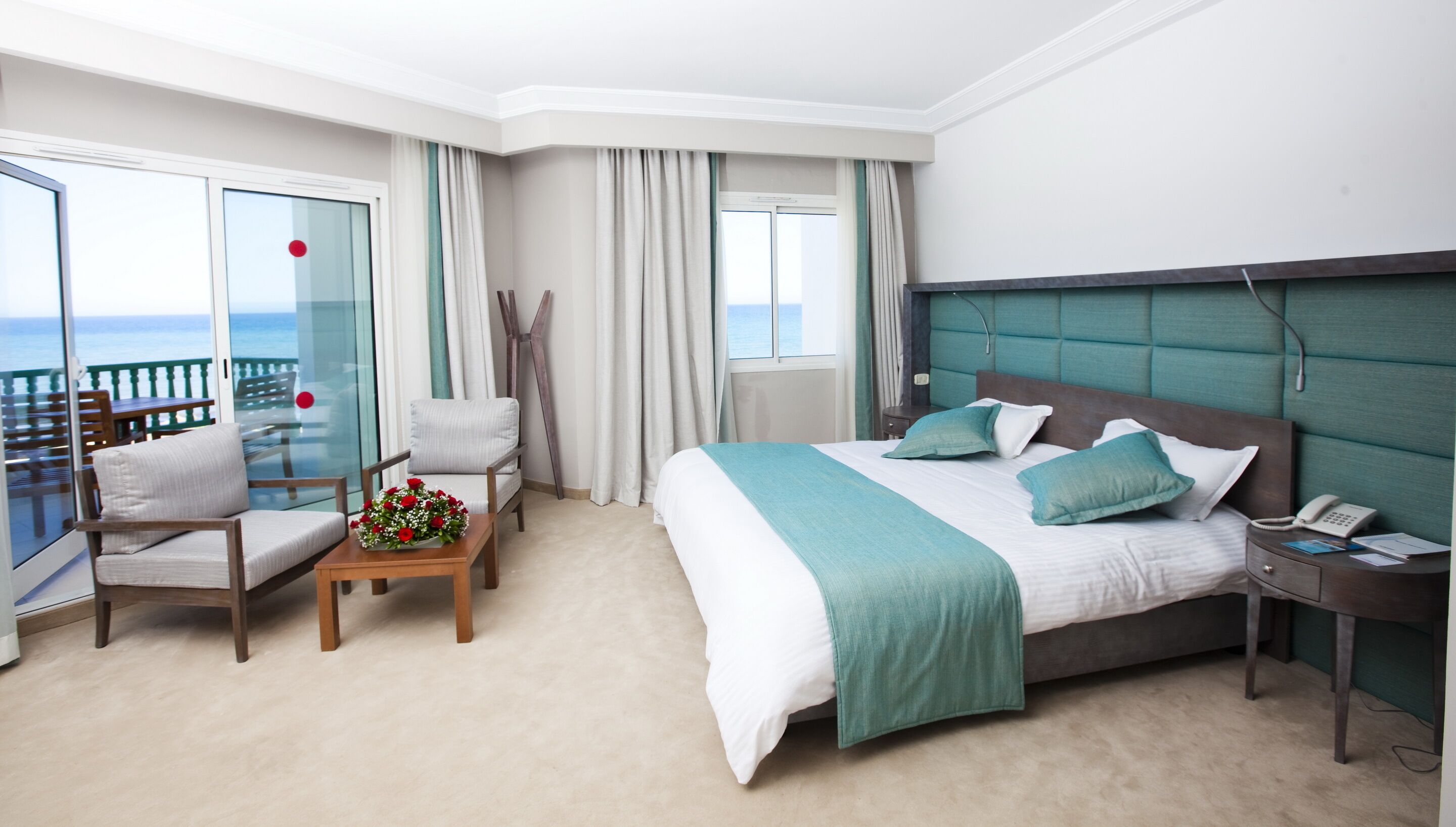 Suite | Minibar, in-room safe, blackout drapes, iron/ironing board