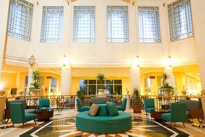 Lobby sitting area - El Mouradi Hammamet (Hammamet)