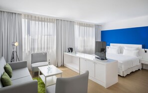 Double Room | In-room safe, desk, laptop workspace, blackout drapes
