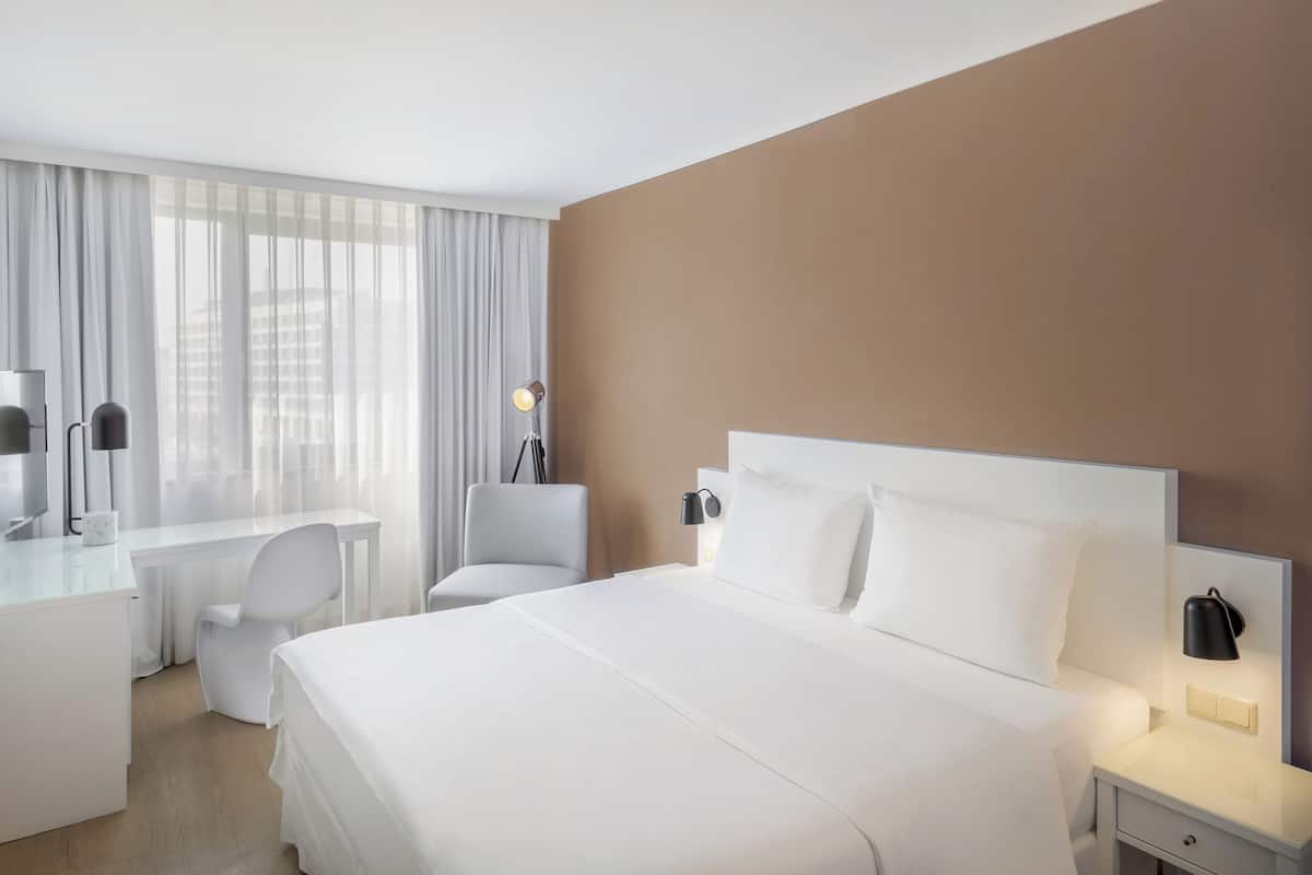 Standard Room | Hypo-allergenic bedding available, blackout drapes, iron/ironing board