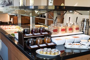 Desayuno buffet todos los días (con cargo)