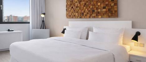 Chambre Premium | Literie hypoallergénique, rideaux occultants, fer et planche à repasser