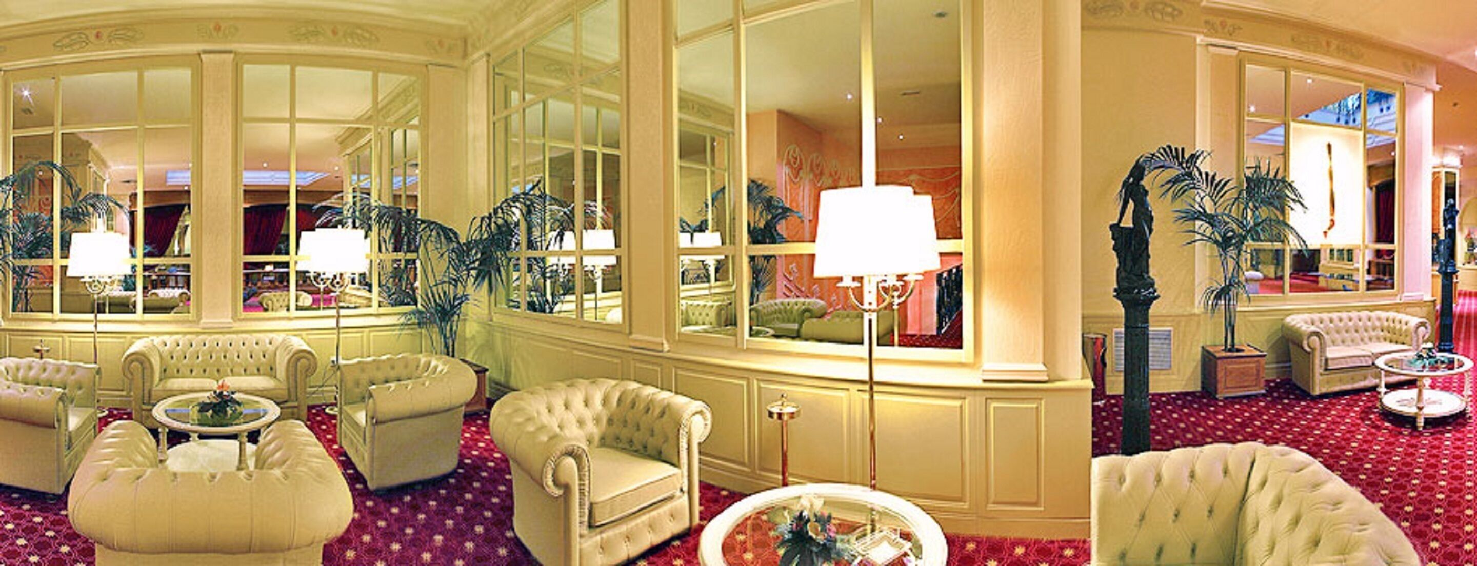 2 bars/lounges, poolside bar