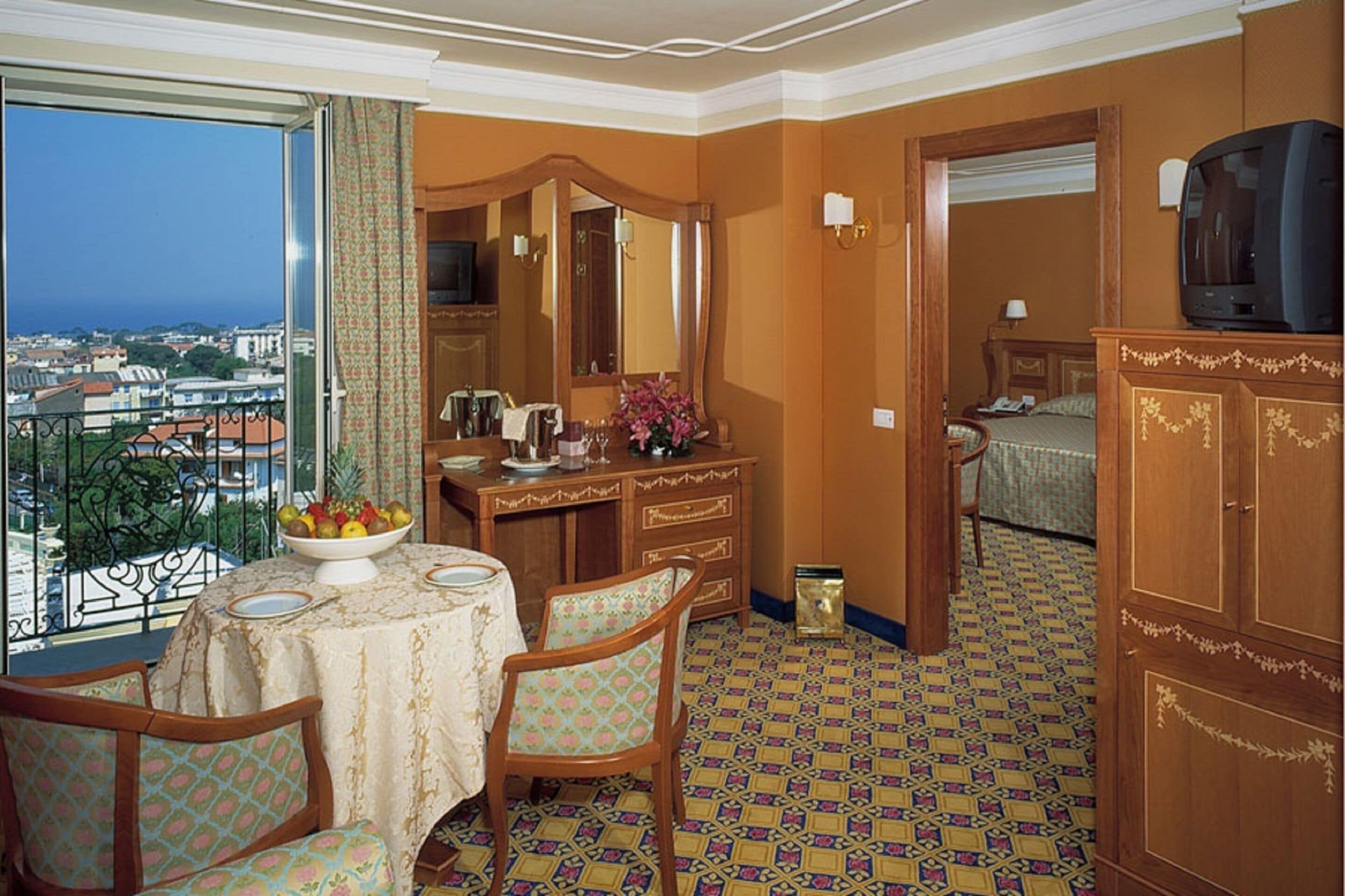 standard double room | 1 bedroom, minibar, in-room safe, individually furnished