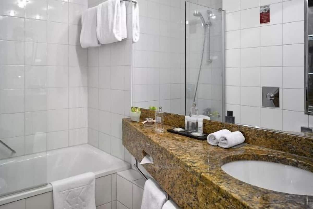 Bathroom | Free toiletries, hair dryer, heated floors, towels