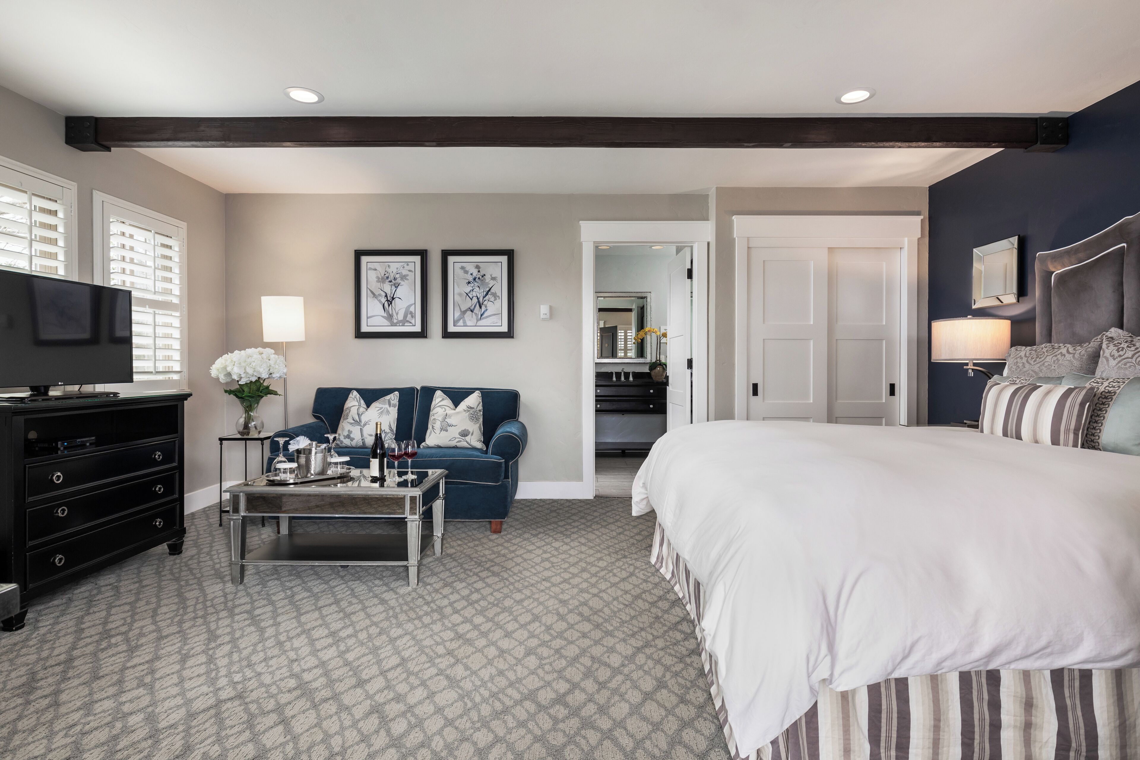 deluxe room, 1 king bed, jetted tub | hypo-allergenic bedding, in-room safe, iron/ironing board, free wifi