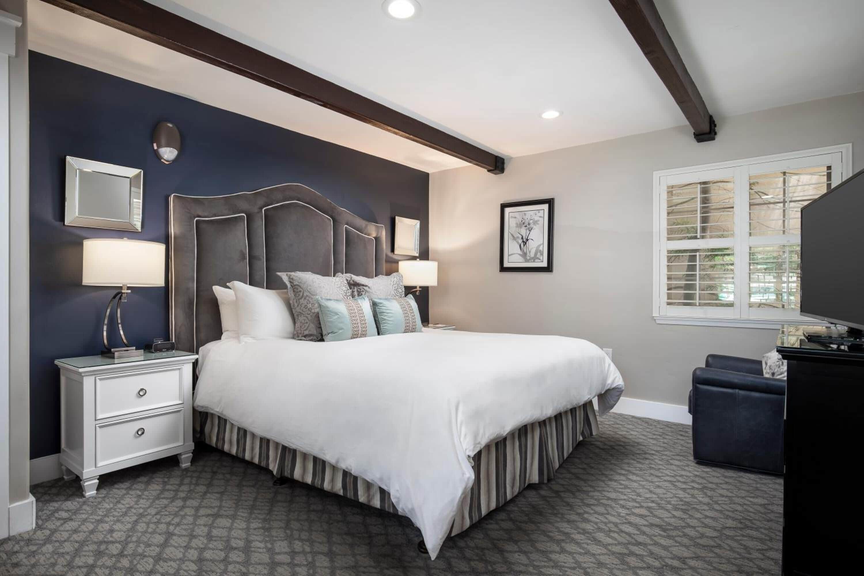 hypo-allergenic bedding, in-room safe, iron/ironing board, free wifi