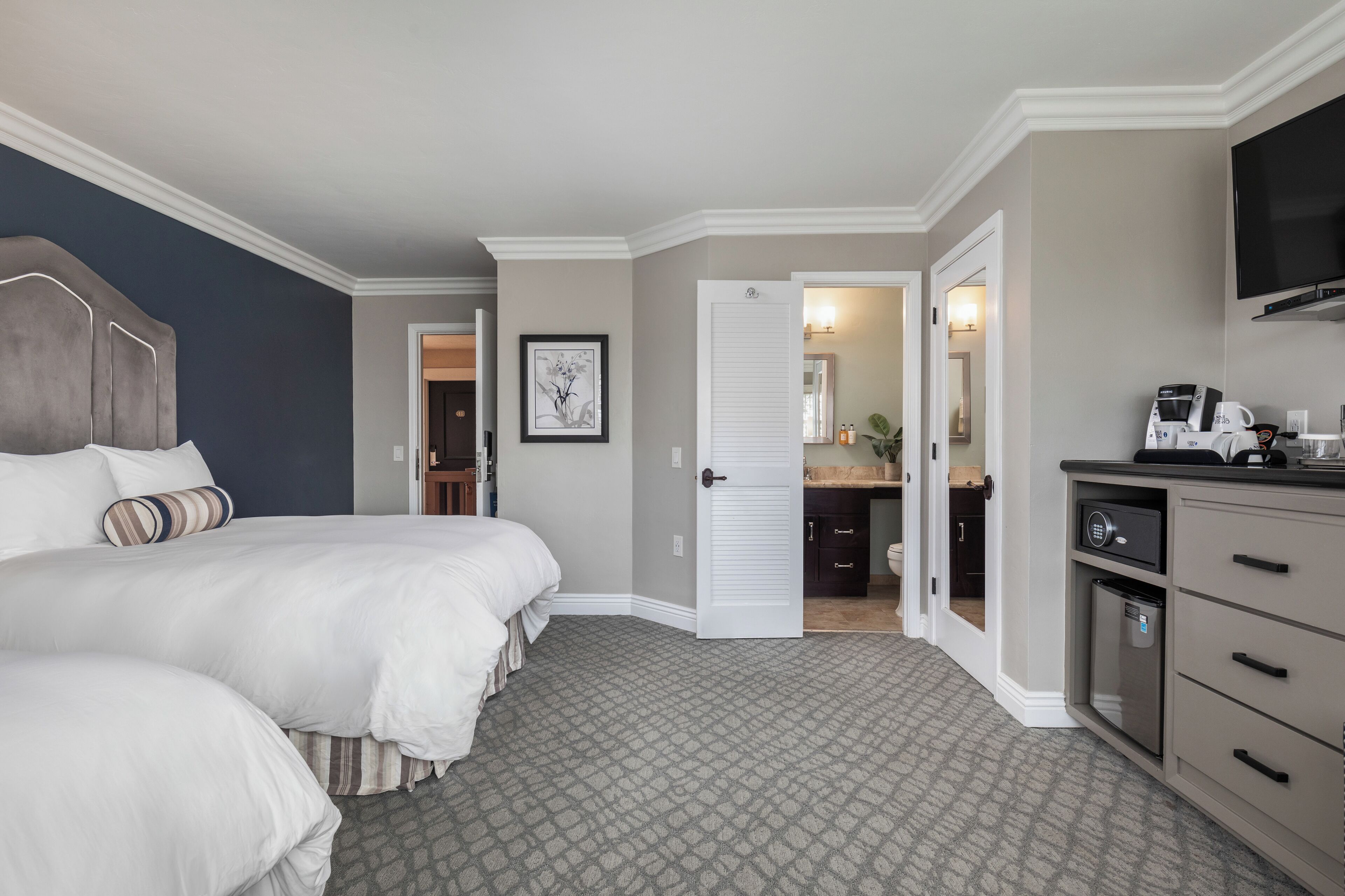 standard room, 2 double beds | hypo-allergenic bedding, in-room safe, iron/ironing board, free wifi