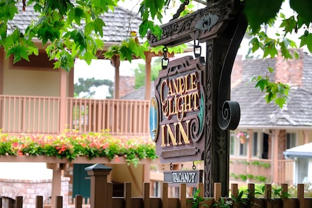 Exterior. Candle Light Inn