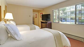 Economy Room 1 Double 1 Twin (Pet Friendly) | Hypo-allergenic bedding, desk, iron/ironing board, free WiFi