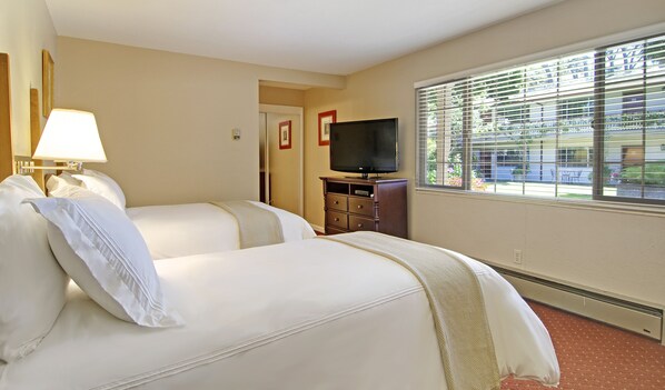 Economy-Zimmer (1 Double 1 Twin, Pet Friendly) | Allergikerbettwaren, Schreibtisch, Bügeleisen/Bügelbrett
