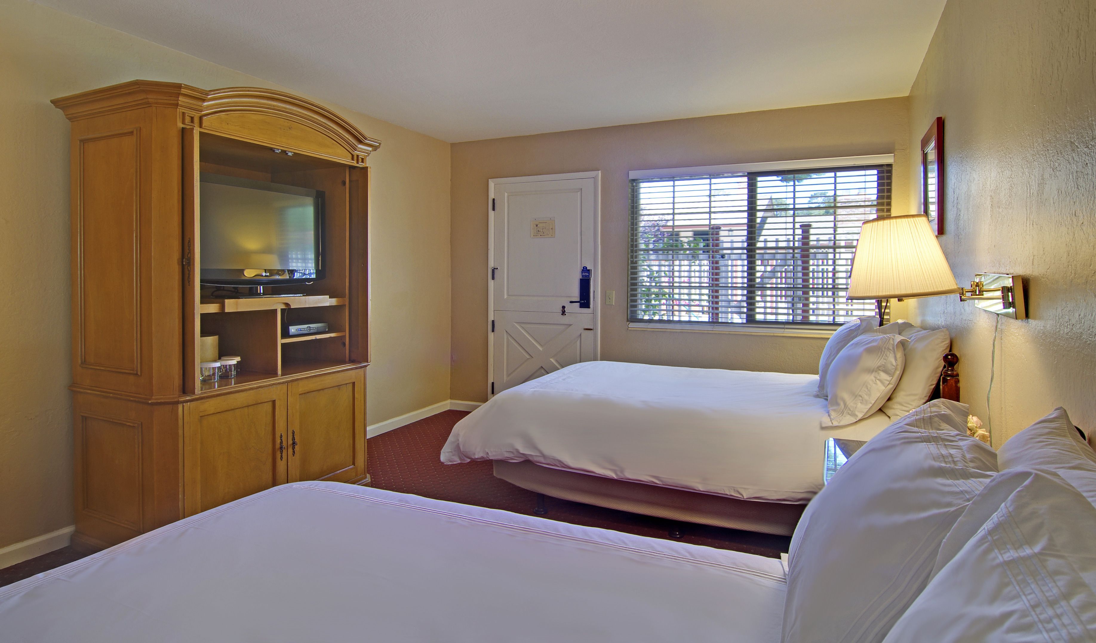 standard room, 2 double beds (pet friendly) | hypo-allergenic bedding, desk, iron/ironing board, free wifi