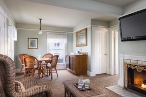 32-英寸纯平电视 （配备有线频道）、电视