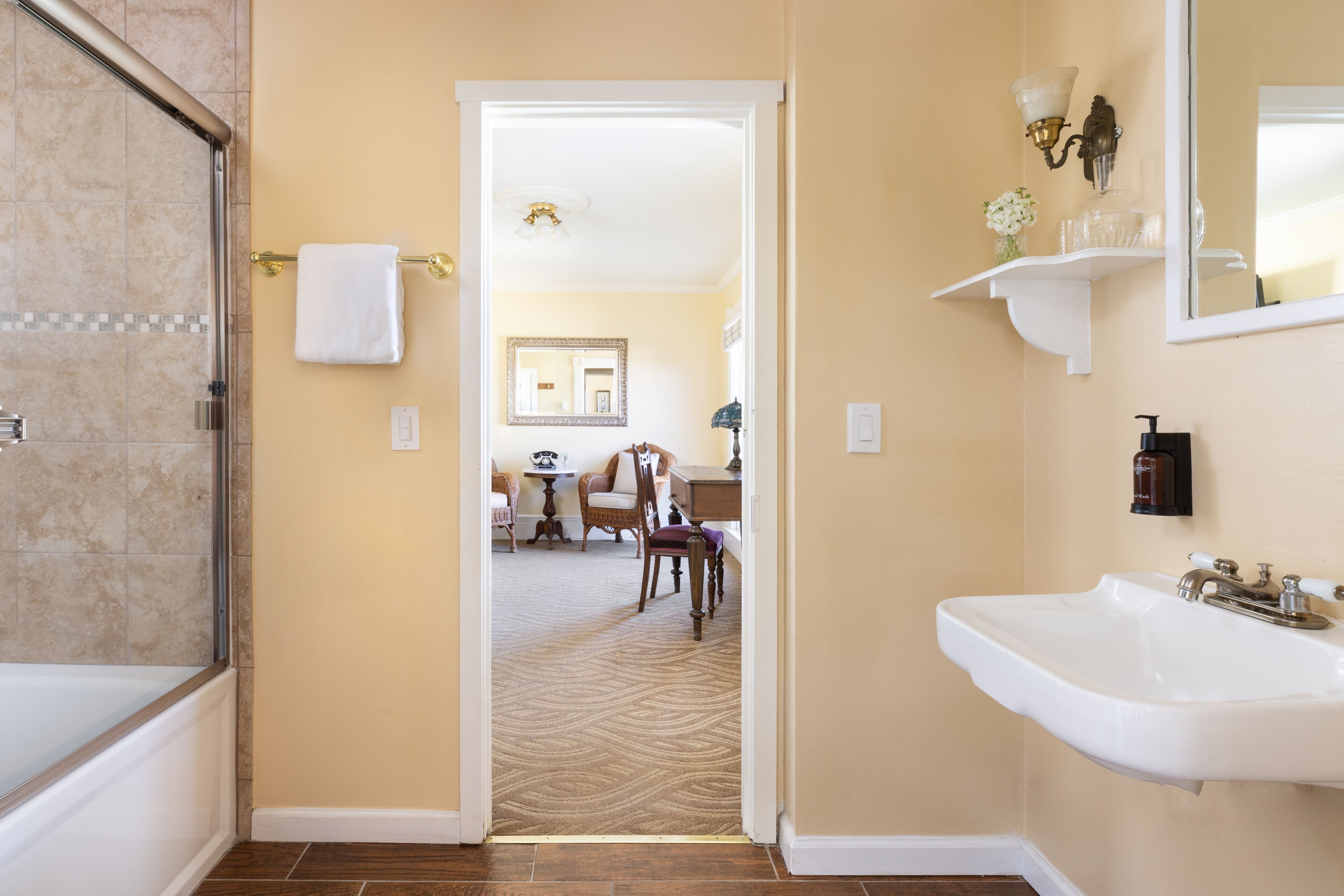 executive suite, partial ocean view | bathroom | free toiletries, hair dryer, towels