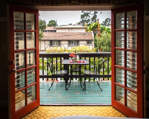 1 phòng ngủ, bộ đồ giường cao cấp, bàn, bàn ủi/dụng cụ ủi quần áo 