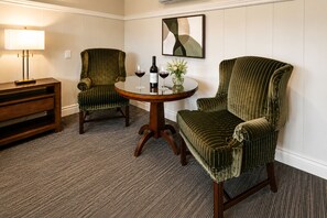 Standard Room, 1 King Bed, Non Smoking, Fireplace | Premium bedding, pillowtop beds, desk, laptop workspace - Wayside Inn (Carmel)