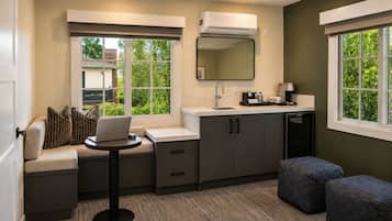 Standard Room, 1 King Bed, Non Smoking, Fireplace | Premium bedding, pillowtop beds, desk, laptop workspace