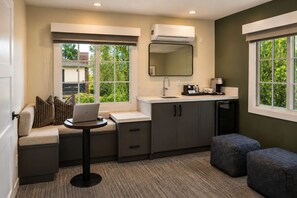 Standaard kamer, 1 kingsize bed, niet-roken, open haard | Luxe beddengoed, pillowtop-bedden, een bureau, een laptopwerkplek